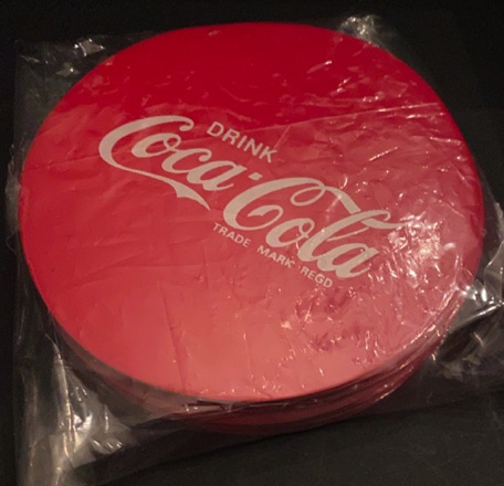 71119-1 € 3,00 coca cola onderzetters plastic rood wit 10x.jpeg